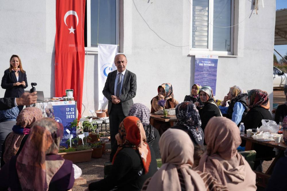 ANNE ÜNİVERSİTESİ\'NDE “ORGANİK TARIM” EĞİTİMİ: REKTÖR KELEŞ ANNELERLE BİR ARAYA GELDİ
