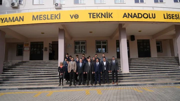 ADIYAMAN’DA MESLEKİ EĞİTİMDE BAŞARILI ÖĞRENCİLER ÖDÜLLENDİRİLDİ