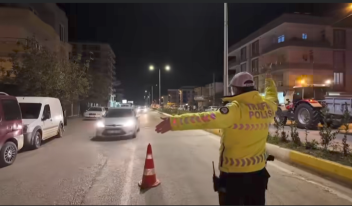 ADIYAMAN’DA “HUZURLU SOKAKLAR-22” UYGULAMASI: 2 ARANAN ŞAHIS YAKALANDI