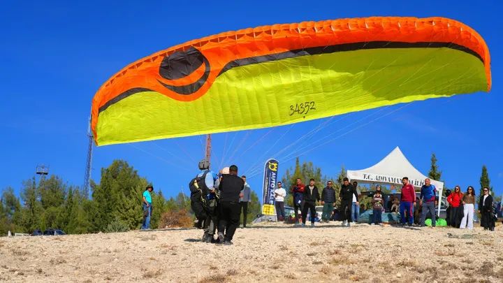 24 KASIM ÖĞRETMENLER GÜNÜ’NDE ALİ DAĞI’NDA YAMAÇ PARAŞÜTÜ ETKİNLİĞİ