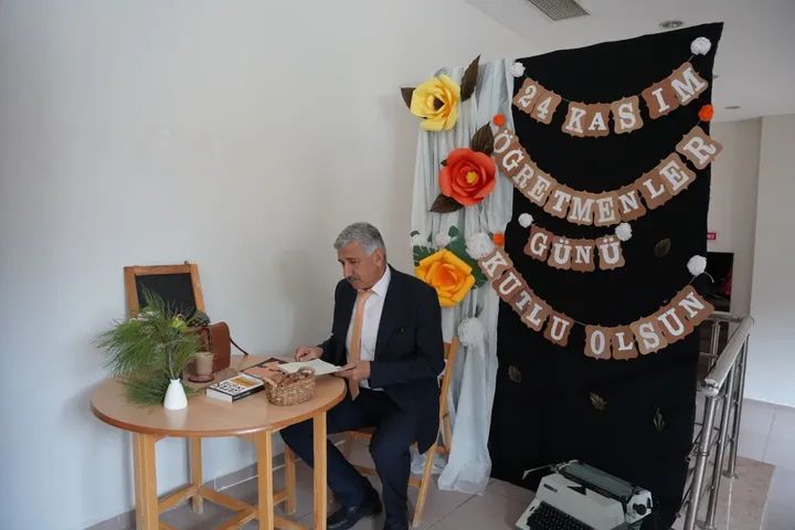 BAŞKAN MEHMET CAN HALLAÇ’TAN 24 KASIM ÖĞRETMENLER GÜNÜ MESAJI