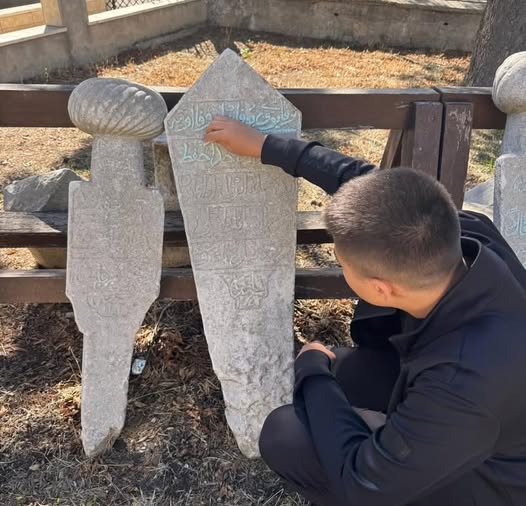 GELİBOLU\'DA TARİHİ MEZAR TAŞLARI DİJİTAL ORTAMA AKTARILIYOR