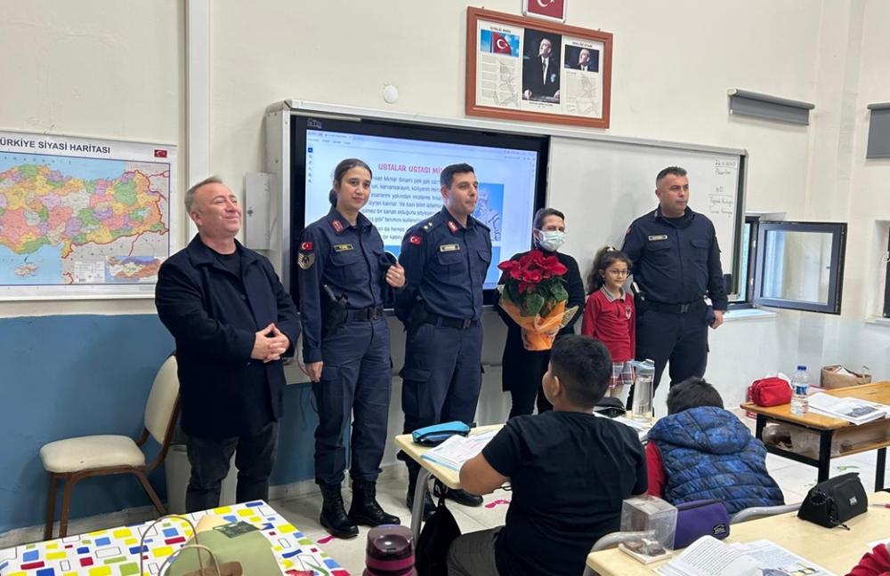 GELİBOLU’DA JANDARMADAN ÖĞRETMENLER GÜNÜ ZİYARETİ