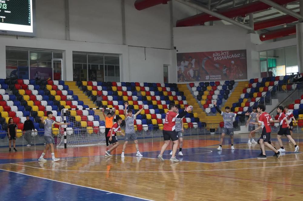 Okul Sporlarında Hentbol Heyecanı Sona Erdi: Finalistler Belli Oldu