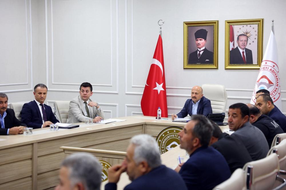 VALİ DR. OSMAN VAROL, KÖY MUHTARLARIYLA BİR ARAYA GELEREK TALEPLERİ DİNLEDİ