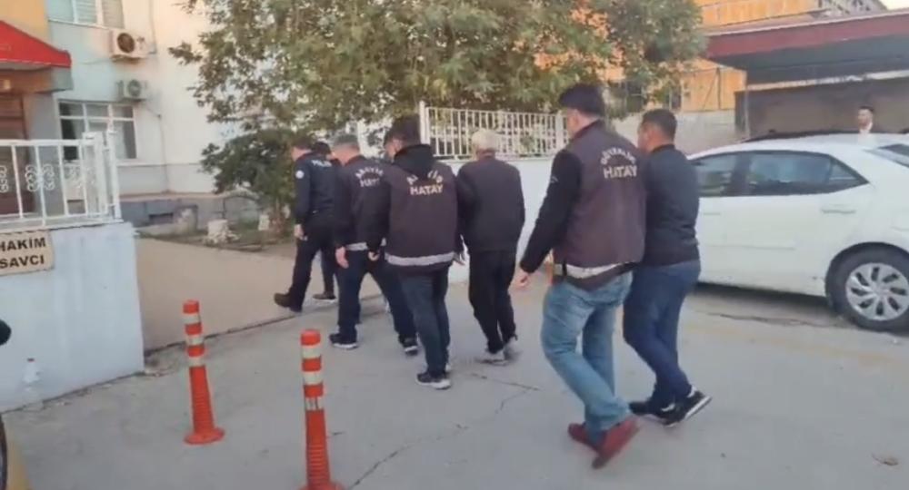 ERZİN’DE ARANAN 4 HÜKÜMLÜ OPERASYONLA YAKALANDI