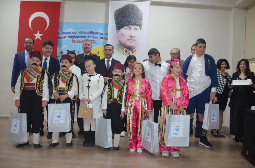 GELİBOLU’DA ENGELLİLER GÜNÜNDE AŞIK VEYSEL TÜRKİLERİ ESTİ