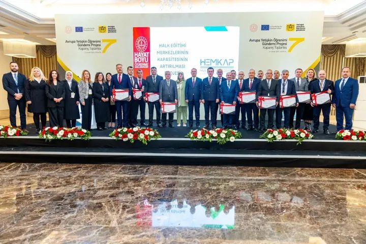 ADIYAMAN’A ÇİFTE ÖDÜL: HALK EĞİTİMİ MERKEZLERİ TÜRKİYE ŞAMPİYONLARI ARASINDA