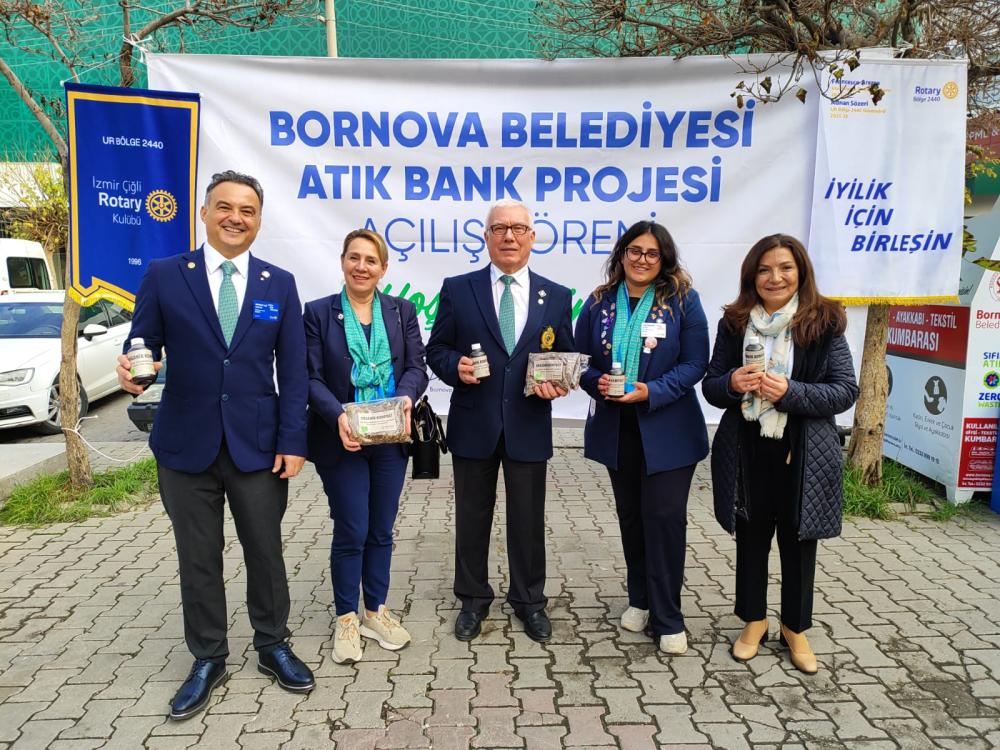 ÇİĞLİ ROTARY’DEN ÇEVREYE ÖRNEK ADIM: “ATIKBANK” HİZMETE BAŞLADI