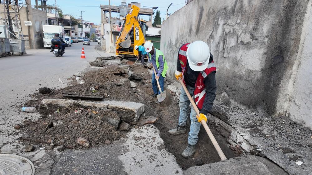 63 KM’LİK HATTAN 36 KAMYON DOLUSU KATI ATIK ÇIKARTILDI