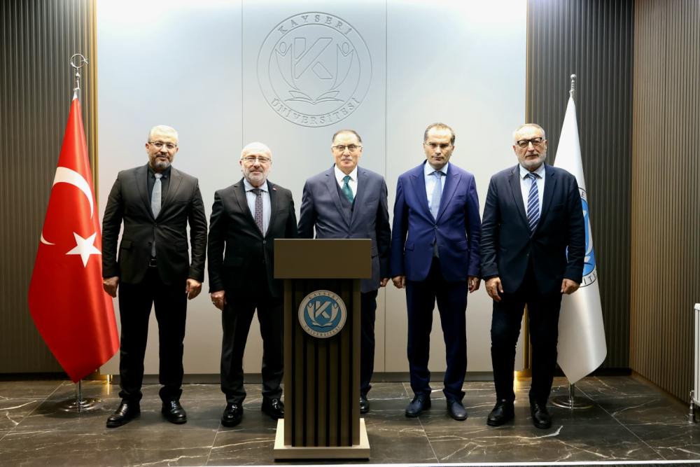 ÖNCEKİ DÖNEM KAMU BAŞDENETÇİSİ MALKOÇ, KAYÜ’DE “TÜRKİYE YÜZYILI VE ÜNİVERSİTELERİMİZ” KONULU KONFERANS