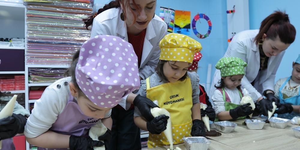 BÜYÜKŞEHİR’İN MİNİKLERE ÖZEL MERKEZİNDE “MİNİK ŞEFLER MUTFAKTA” ETKİNLİĞİ