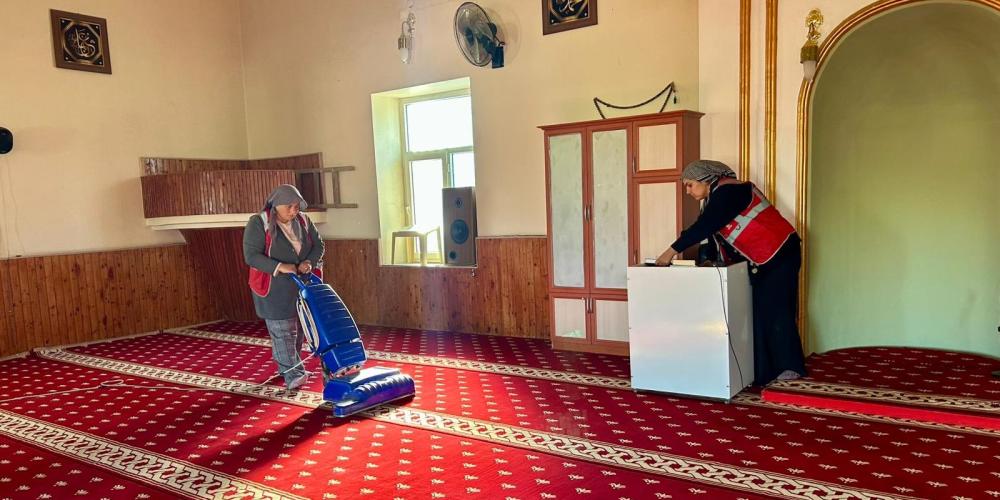 Ceyhan Belediyesi Merkez ve Kırsalda Temizlik Seferberliğini Sürdürüyor