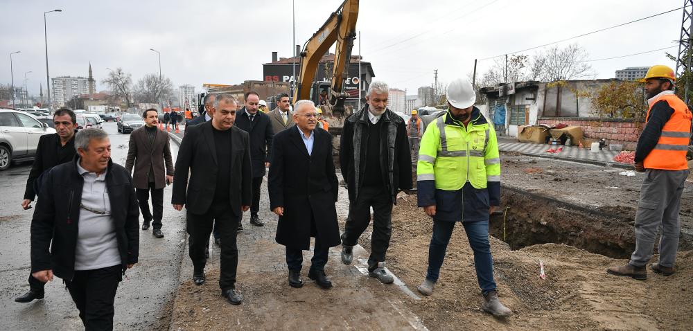 BAŞKAN BÜYÜKKILIÇ, TACETTİNVELİ MAHALLESİ’NDEKİ KARTAL KAVŞAĞI ALTYAPI ÇALIŞMALARINI İNCELEDİ