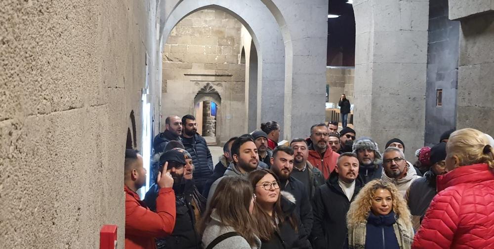 KAYSERİ BÜYÜKŞEHİR’İN YATIRIMLARI, NEVŞEHİRLİ REHBERLERİ HAYRAN BIRAKTI