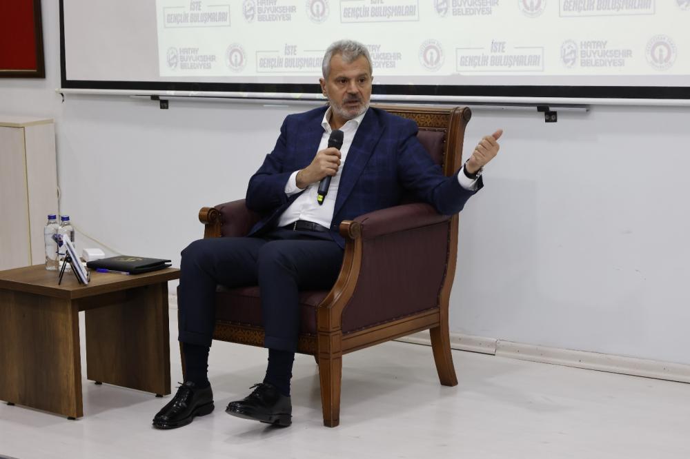 ÜNİVERSİTELİ GENÇLER SORDU BAŞKAN ÖNTÜRK CEVAPLADI