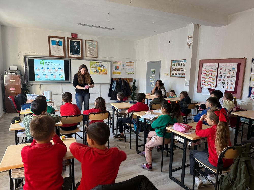 GELİBOLU’DA HEM ÖĞRENCİLERE HEM DE VELİLERE GELİŞİM EĞİTİMİ..