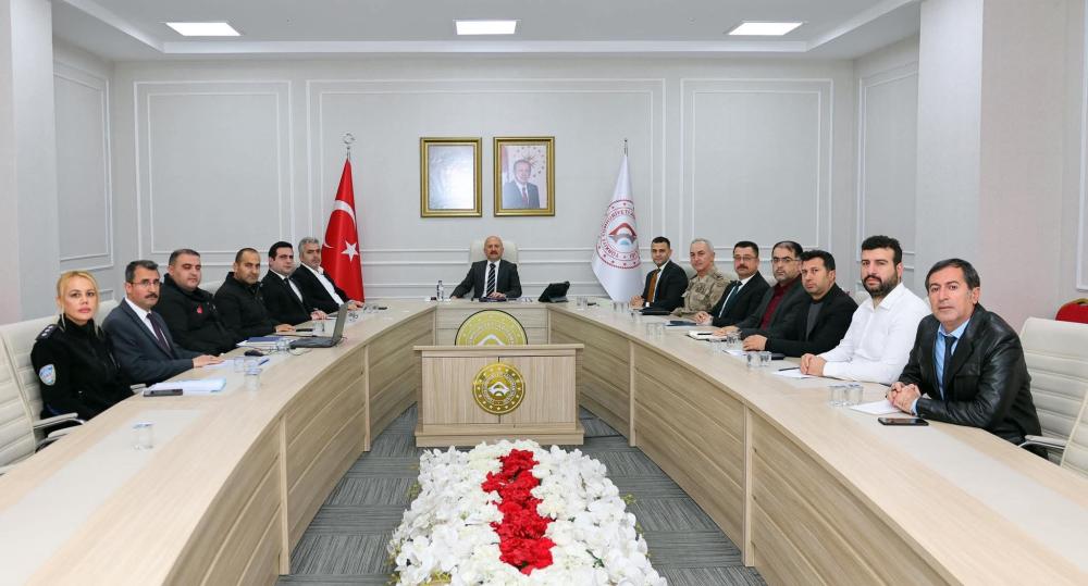 ADIYAMAN’DA HASARLI YAPILARIN YIKIMI VE ENKAZ SÜRECİ MASAYA YATIRILDI