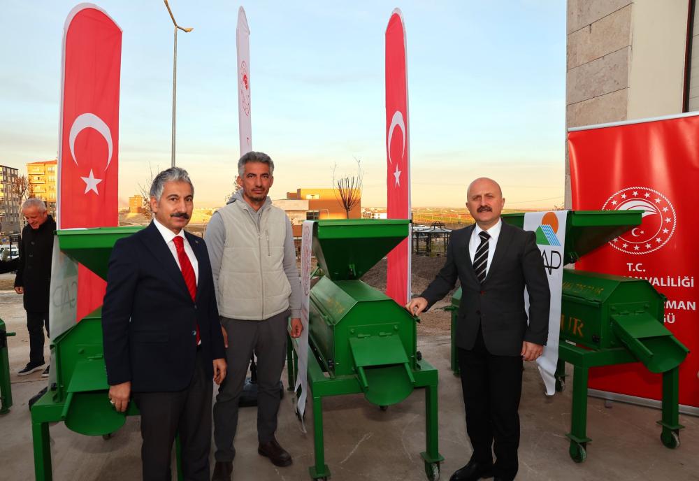 ADIYAMAN’DA ÇİFTÇİLERE TARIMDA CAN SUYU: 190 MODERN EKİPMAN DAĞITILDI