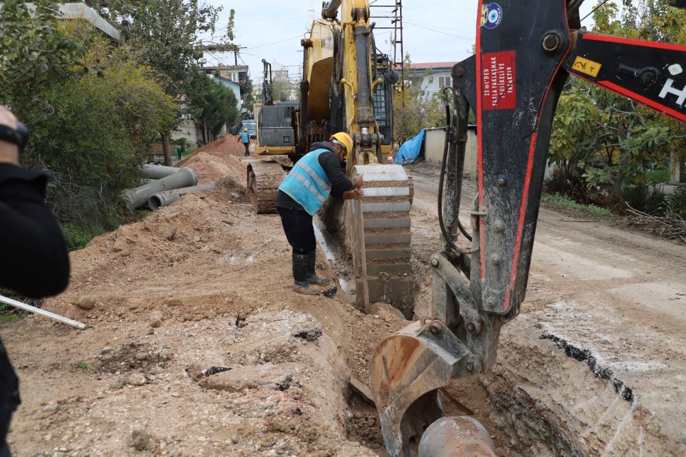 ALTINÖZÜ ÇETENLİ MAHALLESİ’NİN ALTYAPISI YENİLENİYOR
