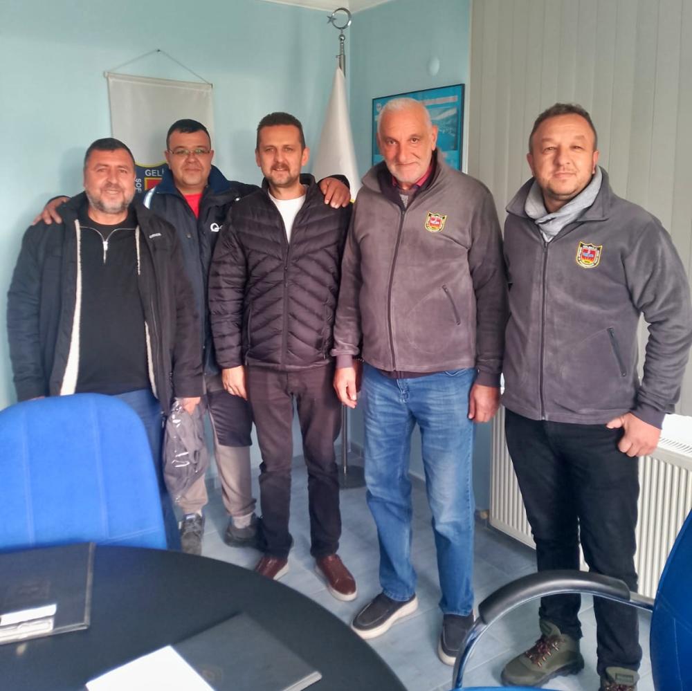 GELİBOLU ŞOFÖRLER ODASINDAN ÜYELERİNE YENİ YIL HEDİYESİ..