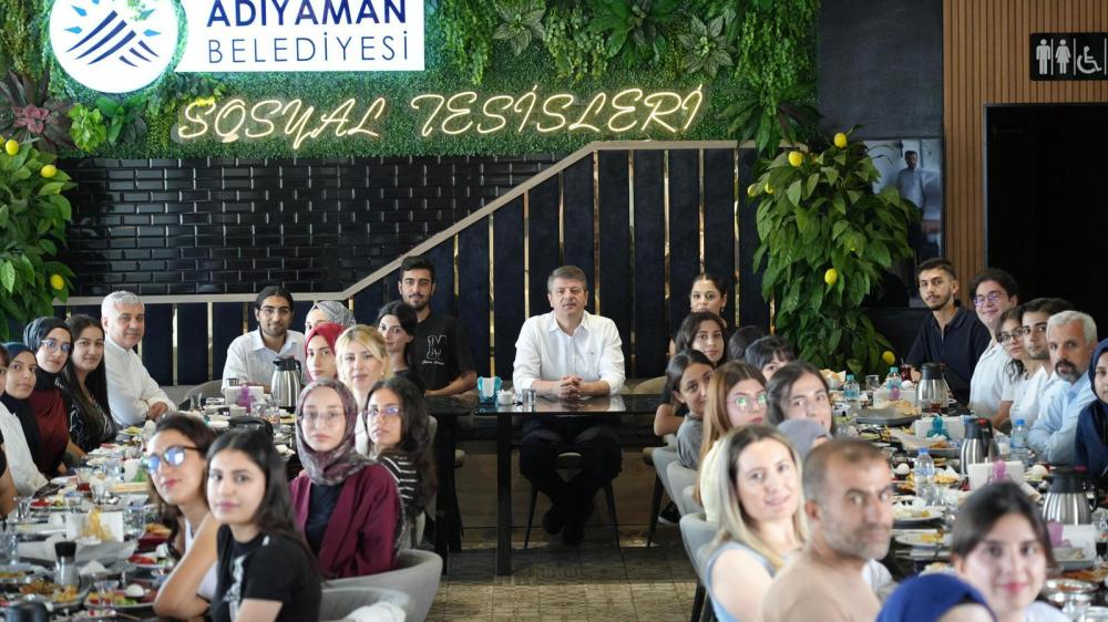 BAŞKAN TUTDERE’DEN EĞİTİME KAPSAMLI DESTEK: ÖĞRENCİLERE 4 MİLYON 700 BİN TL EĞİTİM YARDIMI