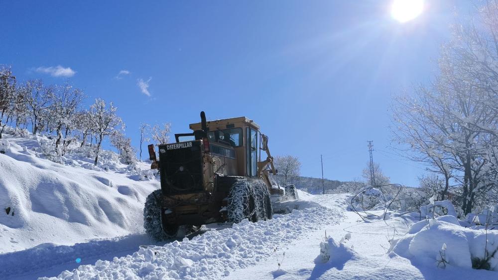 BİNGÖL’DE KAPANAN 102 KÖY YOLUNDA ÇALIŞMALAR SÜRÜYOR