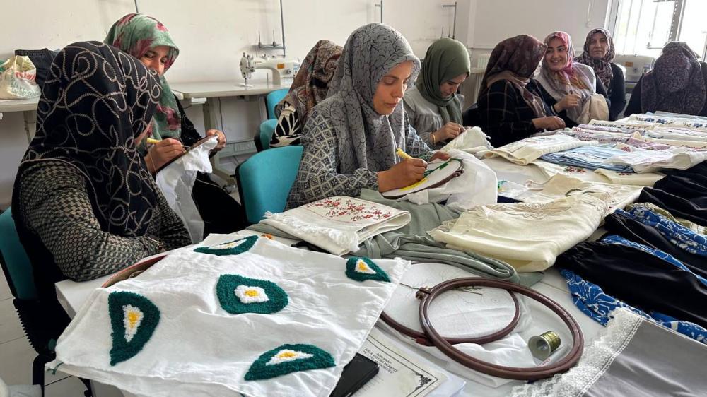 BELEDİYEDEN KADINLARA MESLEKİ EĞİTİM VE İSTİHDAM ATAĞI: 384 KURSİYER SERTİFİKA ALDI