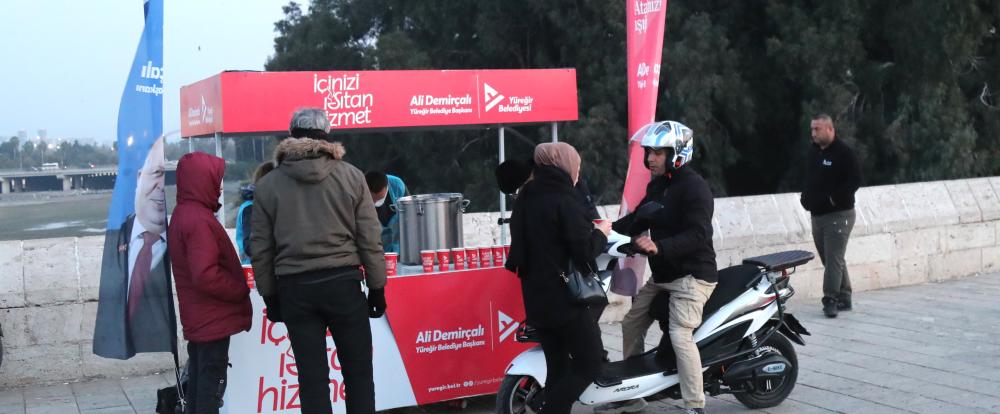 YÜREĞİR BELEDİYESİ’NDEN VATANDAŞA SICAK ÇORBA İKRAMI