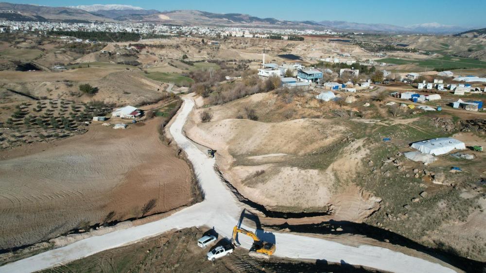 BAŞKAN TUTDERE, BAHÇECİK LOKMAN KÜME EVLERİ’NDE YILLARIN YOL SORUNUNU ÇÖZÜYOR
