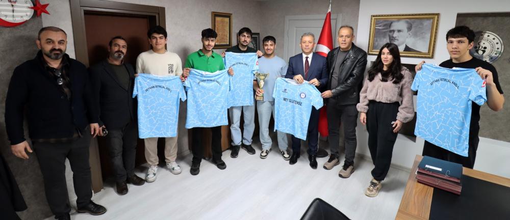 SEYHAN İSTİKLAL ANADOLU LİSESİ GENÇ ERKEK BOWLİNG TAKIMI ADANA BİRİNCİSİ