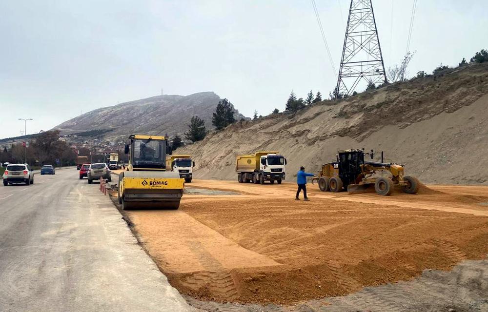 ÇAYIRHAN KÜLTÜR MERKEZİ GEÇİŞİNE D 140 KARAYOLUNDAN YAN YOL: