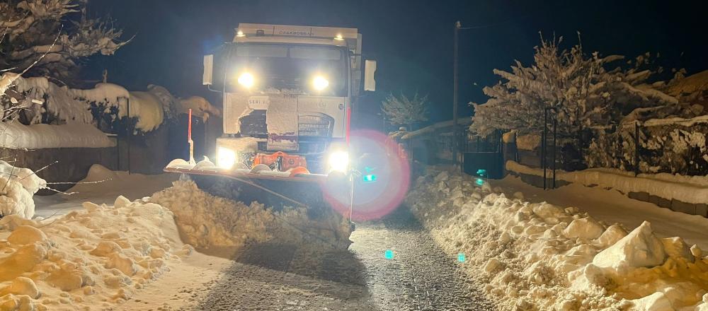 KAYSERİ BÜYÜKŞEHİR’DEN KESİNTİSİZ KARLA MÜCADELE: 146 MAHALLE YOLU AÇILDI