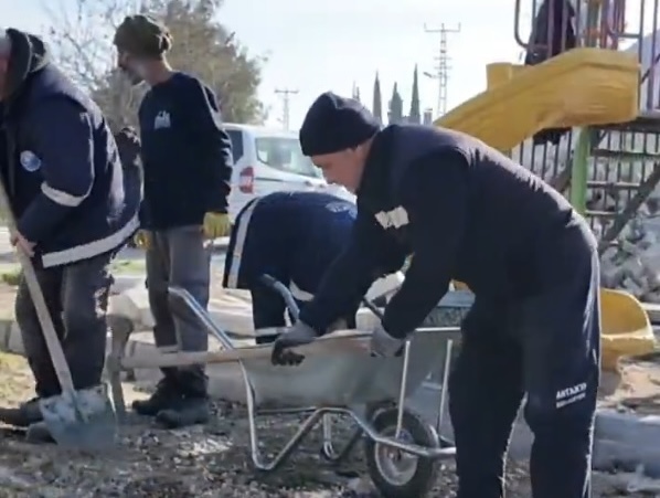 AKÇAOVA MAHALLESİ’NDE YENİ PARK ÇALIŞMALARI