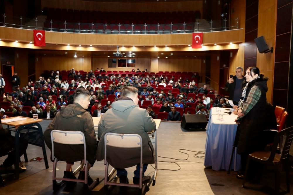 “ÖZEL YÜREKLER, KUTLU SÖZLER” 40 HADİS YARIŞMASI KAHTA’DA GERÇEKLEŞTİRİLDİ