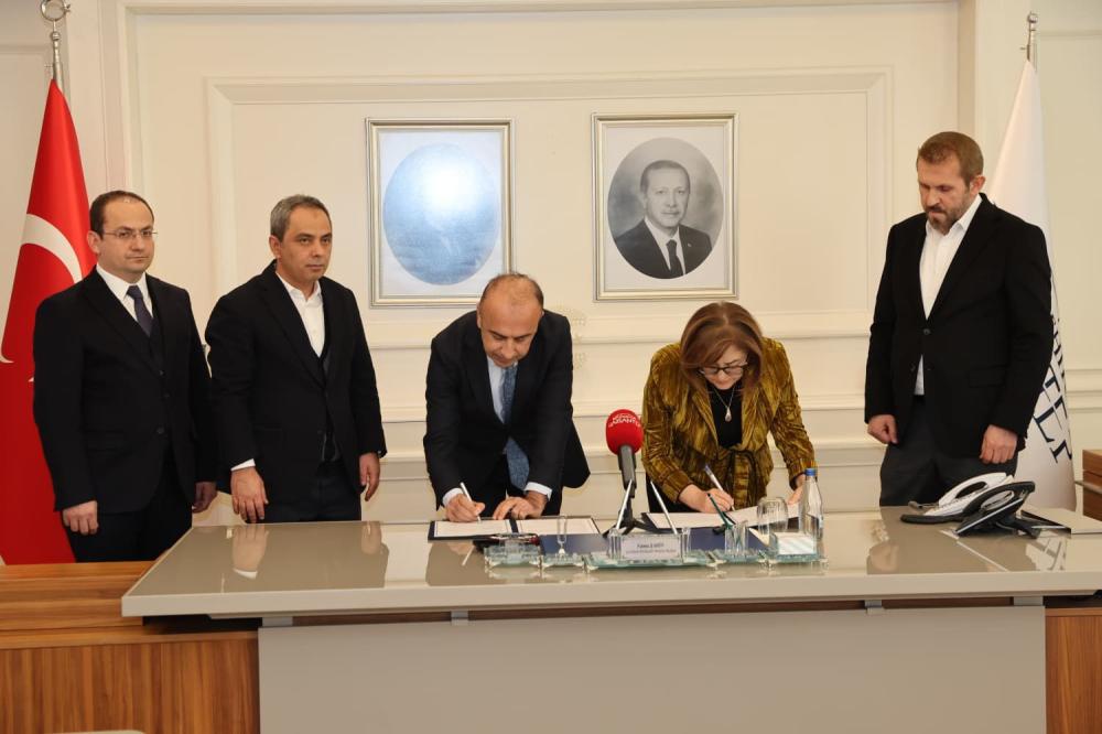 Besni Kampüsüne Kapalı Spor Salonu İçin Protokol İmzalandı