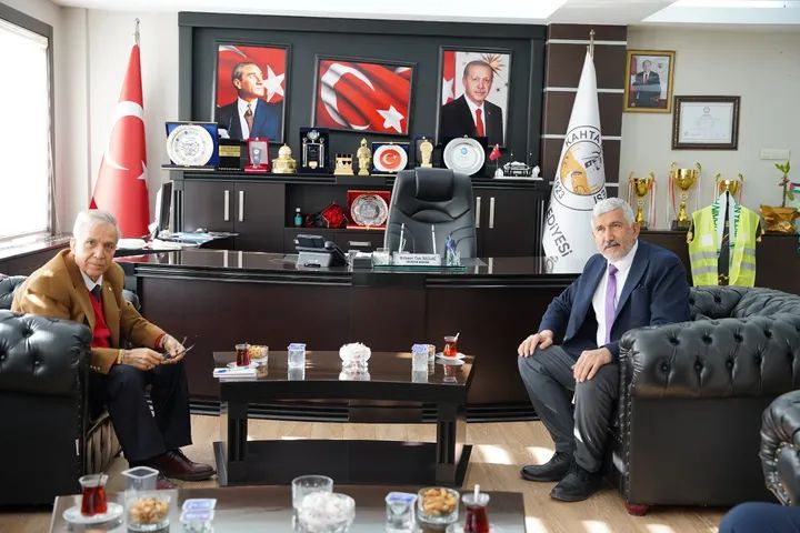 GAZETECİ YAVUZ DONAT KAHTA’DA: BAŞKAN HALLAÇ İLÇEYİ TANITTI