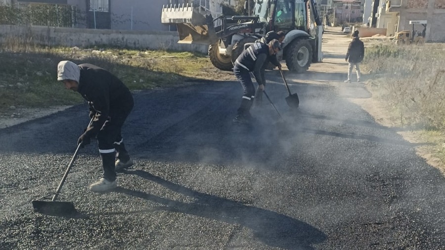 ANTAKYA BELEDİYESİ : VATANDAŞLARIN ULAŞIMINI KOLAYLAŞTIRMAK İÇİN YOL ÇALIŞMALARI HIZLA SÜRÜYOR