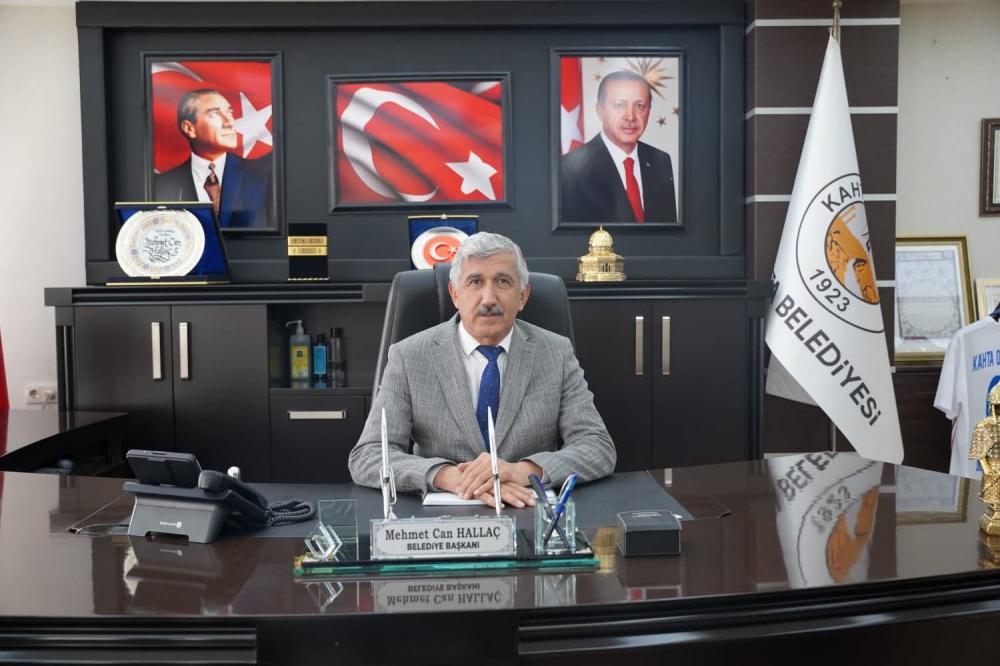 BAYRAĞA YAPILAN SAYGISIZLIĞA SERT TEPKİ: BAŞKAN HALLAÇ’TAN NET MESAJ