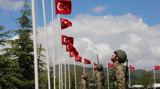 NUSAYBİN’DE TÜRK BAYRAĞINA YÖNELİK SALDIRIYLA İLGİLİ 35 ŞÜPHELİ TUTUKLANDI