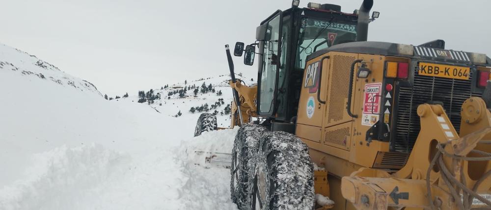 KAYSERİ BÜYÜKŞEHİR’DEN ÖZVERİLİ KIŞ ÇALIŞMASI: KIRSALDA KAPALI YOL KALMADI