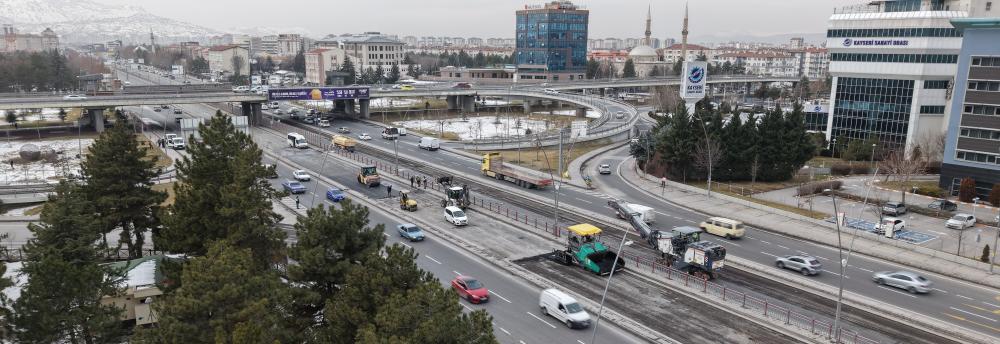 BÜYÜKŞEHİR, GÜVENLİ VE KONFORLU ULAŞIM İÇİN YOL BAKIM ONARIM ÇALIŞMALARINA BAŞLADI