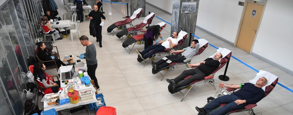 BÜYÜKŞEHİR VE ERÜ İŞ BİRLİĞİNDE DÜZENLENEN KAN BAĞIŞI KAMPANYASINA BELEDİYE PERSONELİNDEN DESTEK