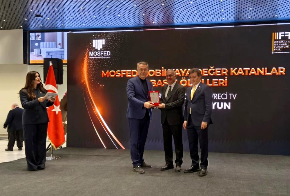 MOSFED’DEN ÇEVRECİ GAZETE’YE PLAKET