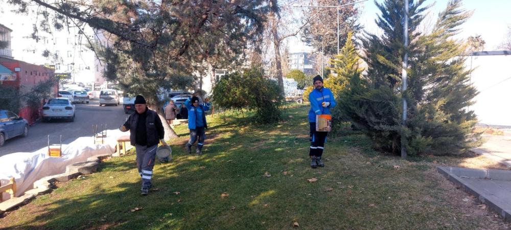 ADIYAMAN BELEDİYESİ’NDEN YEŞİL ALANLARA MEVSİMLİK BAKIM SEFERBERLİĞİ