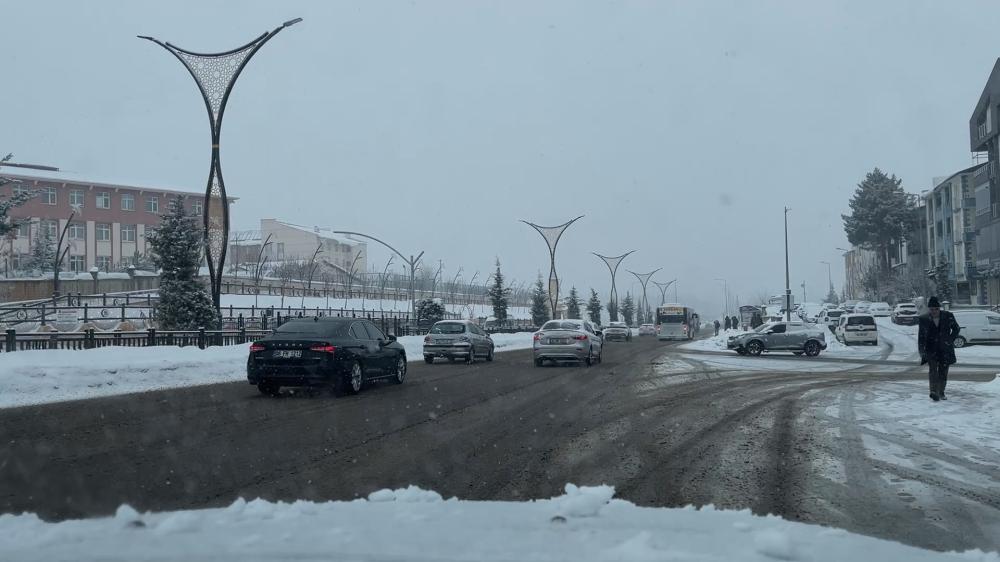 Bingöl–Diyarbakır Yolu Tır Trafiğine Kapatıldı