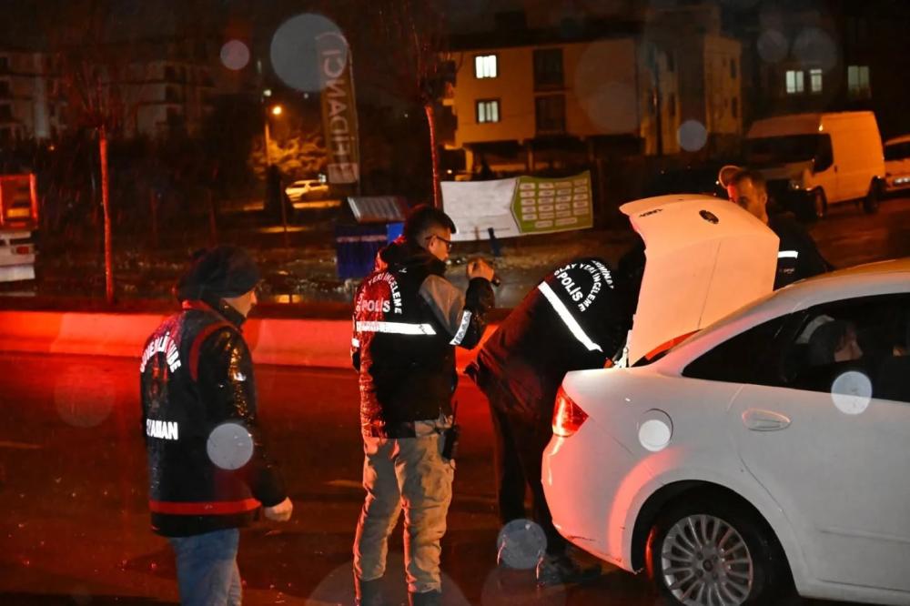 Adıyaman’da “Huzurlu Sokaklar-3” Uygulaması: 2 Aranan Şahıs Yakalandı