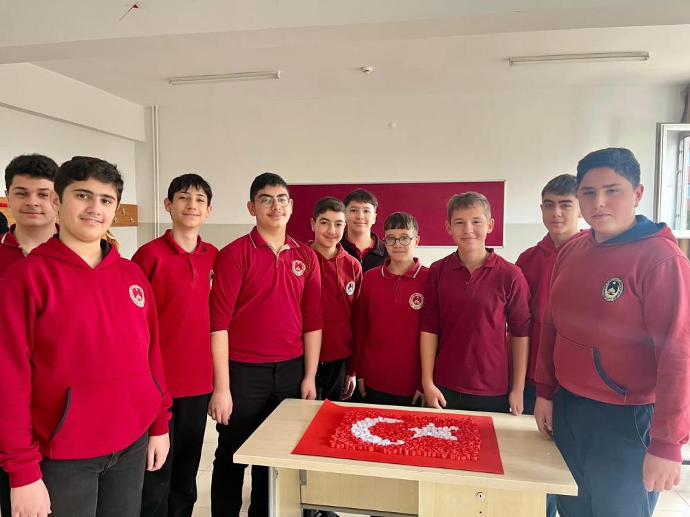 Bu okulda Eğitim Öğretim 2. Dönemi ” Bayrak sevgisi” ile başladı: