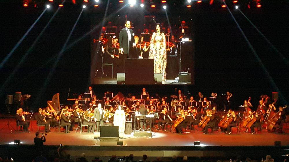 TÜM ZAMANLARIN EN BÜYÜK SOPRANOLARINDAN BİRİ OLARAK KABUL EDİLEN ANGELA GHEORGHİU İLE ÜNLÜ TENÖRUMÜZ MURAT KARAHAN\'IN ANKARA KONSERİ UNUTULMAZ GECE YAŞATTI