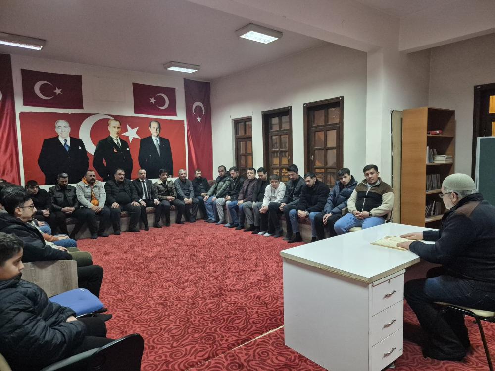 Ülkü Ocakları Beypazarı İlçe başkanlığından Depremde hayatını kaybedenler için Kur’an Okutuldu